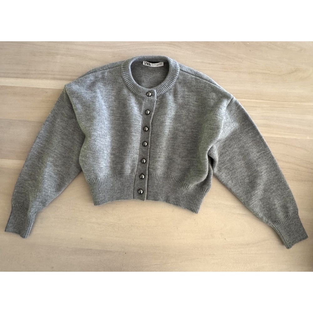ZARA Soft Knit Cropped Cardigan Gray Crew Neck Button Up Sweater Size M